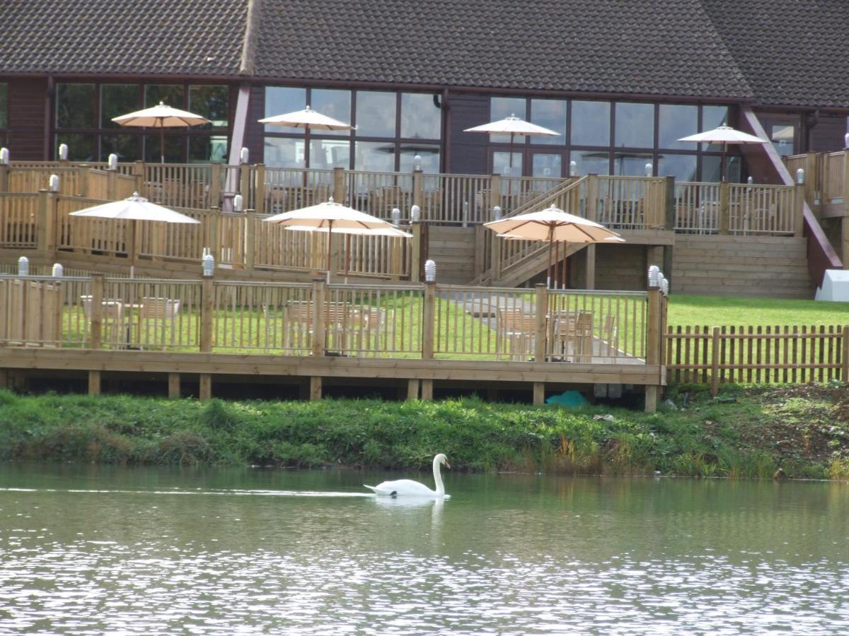 Lakeside Park Hotel & Spa Fishbourne  Dış mekan fotoğraf